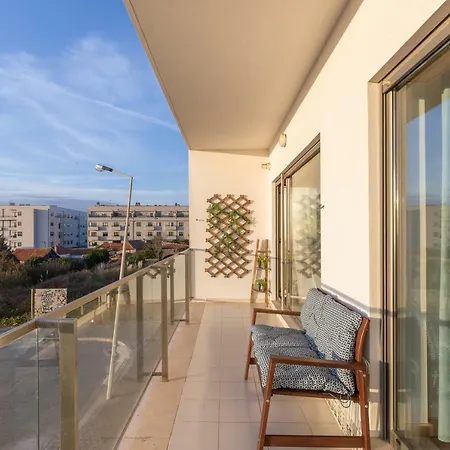 Luxurious Flat With Balcony & Garage * Βίλα Νόβα ντε Γκάια