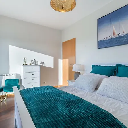 Luxurious Flat With Balcony & Garage Διαμέρισμα