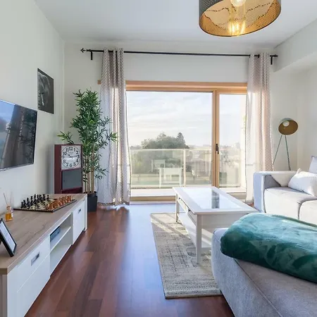 Luxurious Flat With Balcony & Garage Διαμέρισμα Βίλα Νόβα ντε Γκάια