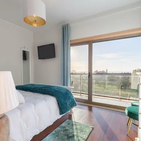 Luxurious Flat With Balcony & Garage